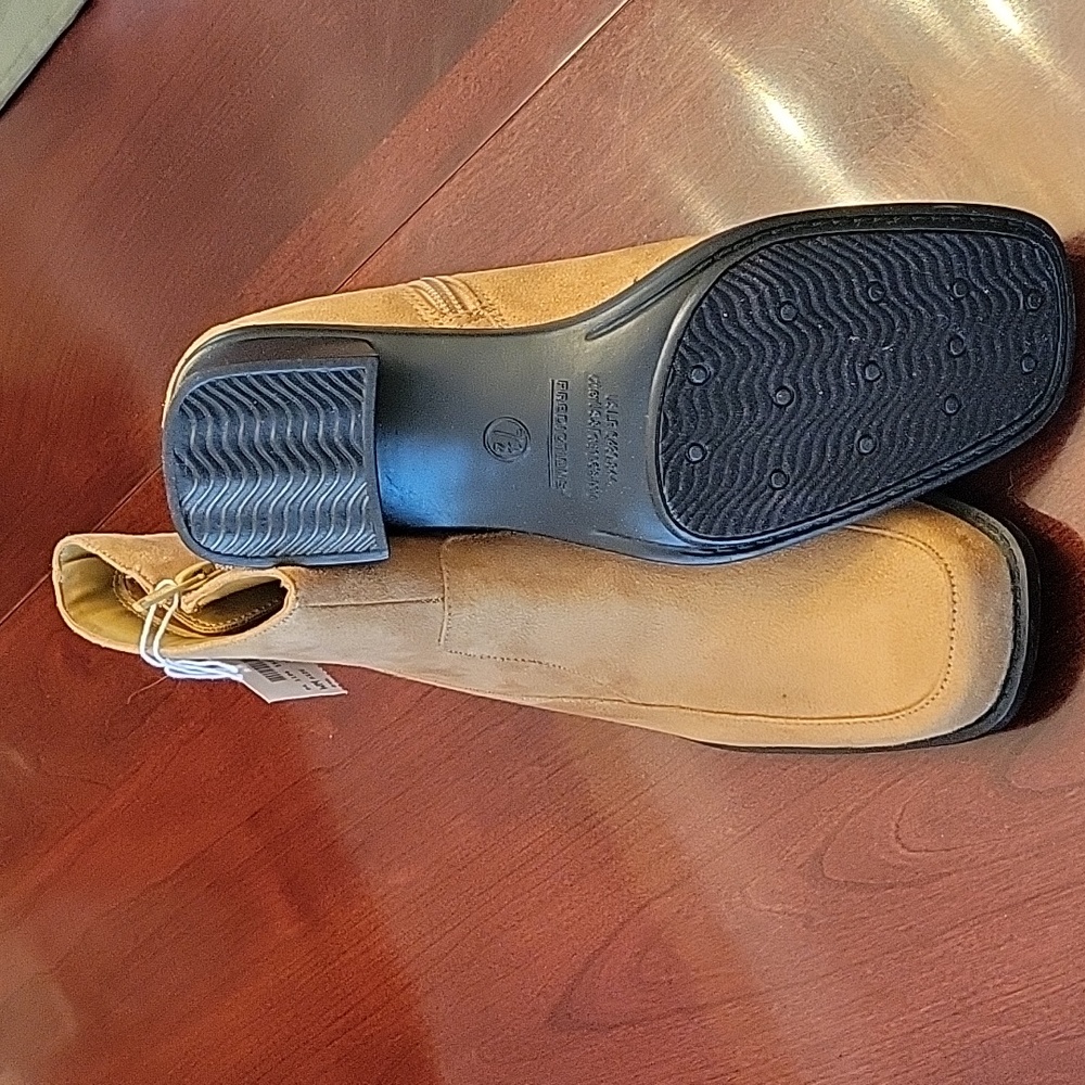 Shoes - Picture 3 of 3